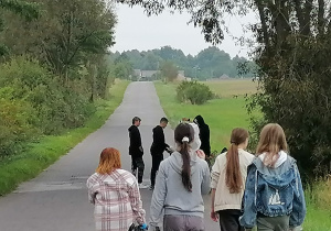 Klasa VII podczas akcji "Sprzątanie Świata"