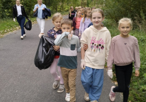 Klasa III podczas akcji "Sprzątanie Świata"