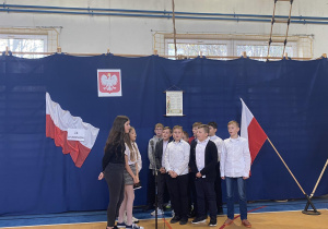Klasa 4 i 5 podczas „Festiwalu pieśni patriotycznej