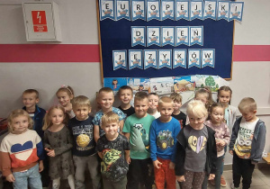 Dzieci podczas obchodów Europejskiego Dnia Języków.