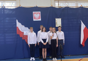 Klasa 7 podczas „Festiwalu pieśni patriotycznej