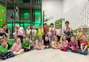 Dzieci w bawialni „ Mała Panda”