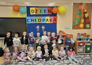 Chłopcy z prezentami