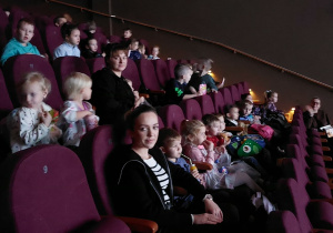 Dzieci podczas seansu