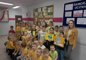 Dzieci podczas obchodów dnia życzliwości