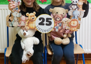 Dziewczynki w fotobudce