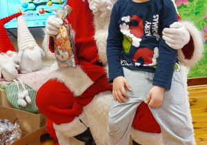 Chłopiec z Mikołajem