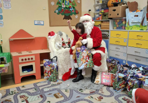 Dziewczynka z Mikołajem