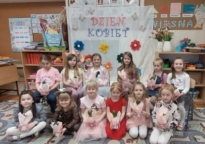 Dziewczynki w dniu swojego święta