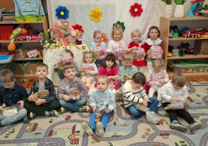 Dziewczynki w dniu swojego święta