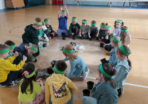 Dzieci podczas obchodów z okazji Pierwszego Dnia Wiosny