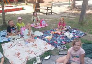 Dzieci podczas pikniku