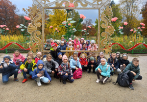 Uczestnicy wycieczki w Królewskim Ogrodzie
